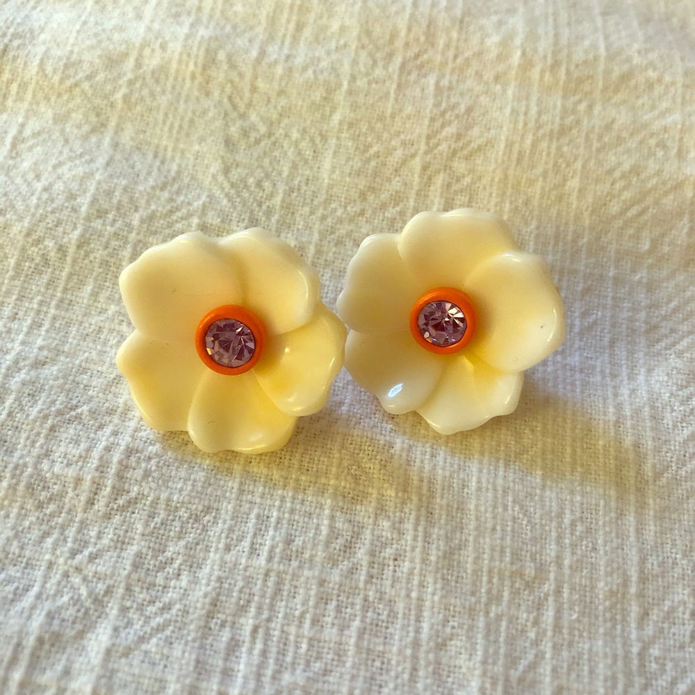 Banana Republic resin flower post earrings
